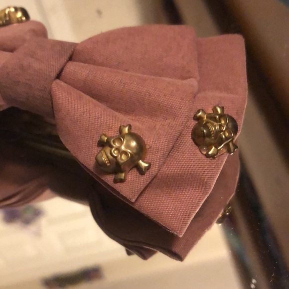 Hair bow tow snap clip with skulls - Picture 2 of 3